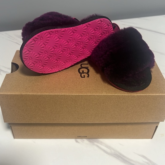 Valentine Pink/Black Toddler Ugg Sandals - Picture 4 of 4